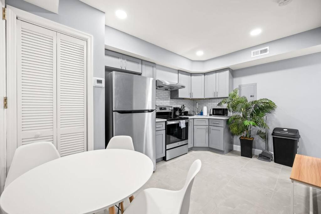 New! Cozy Apt In Center City! Philadelphia Eksteriør billede